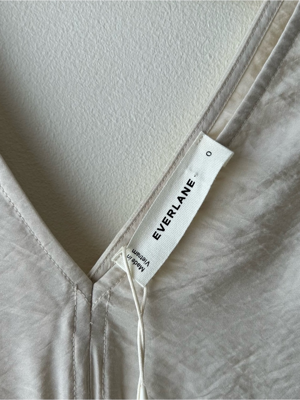 Everlane THE V-NECK DRESS IN SOFTLUXE Sandshell Cream NWT 0 - Picture 10 of 14